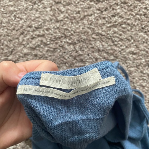 Urban Outfitters - Picture 3 of 4